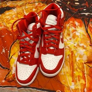 High top Nike dunks - NEAR PERFECT condition